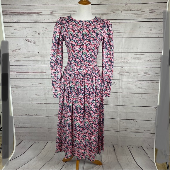 Laura Ashley Dresses & Skirts - Vintage Laure Ashley 100% cotton long sleeve maxi prairie style dress Sz 10